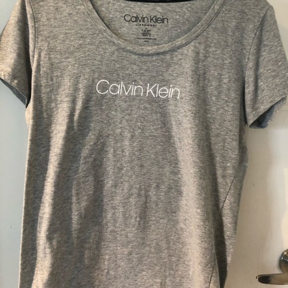 Calvin Klein Tshirt - Picture 1 of 1